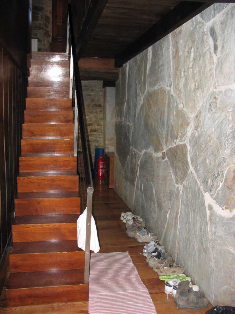 Albergue Pereje- Escalera al piso superior