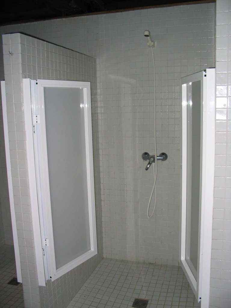 Instalaciones albergue Pereje- Duchas