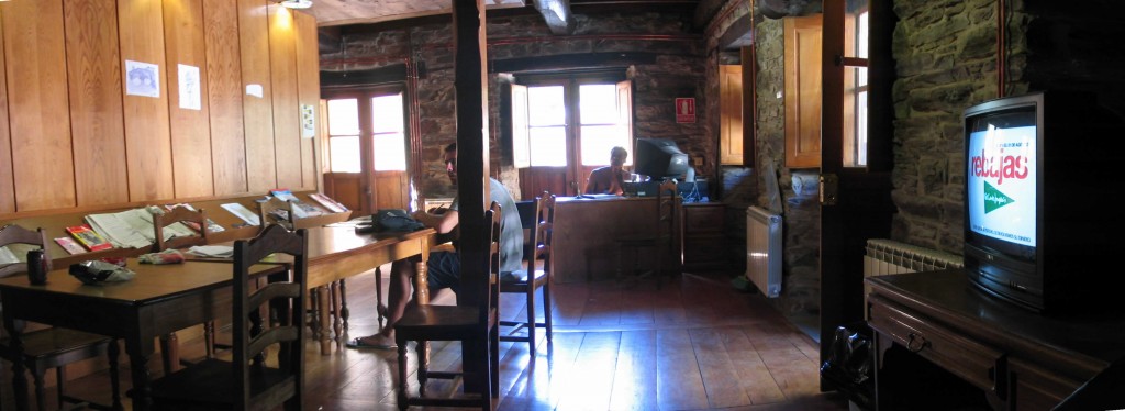 Albergue de Pereje - Zona lectura y Tv