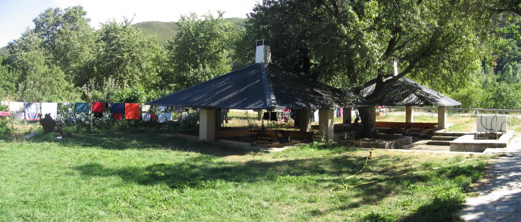 Albergue Pereje - Lavadero y jardín trasero